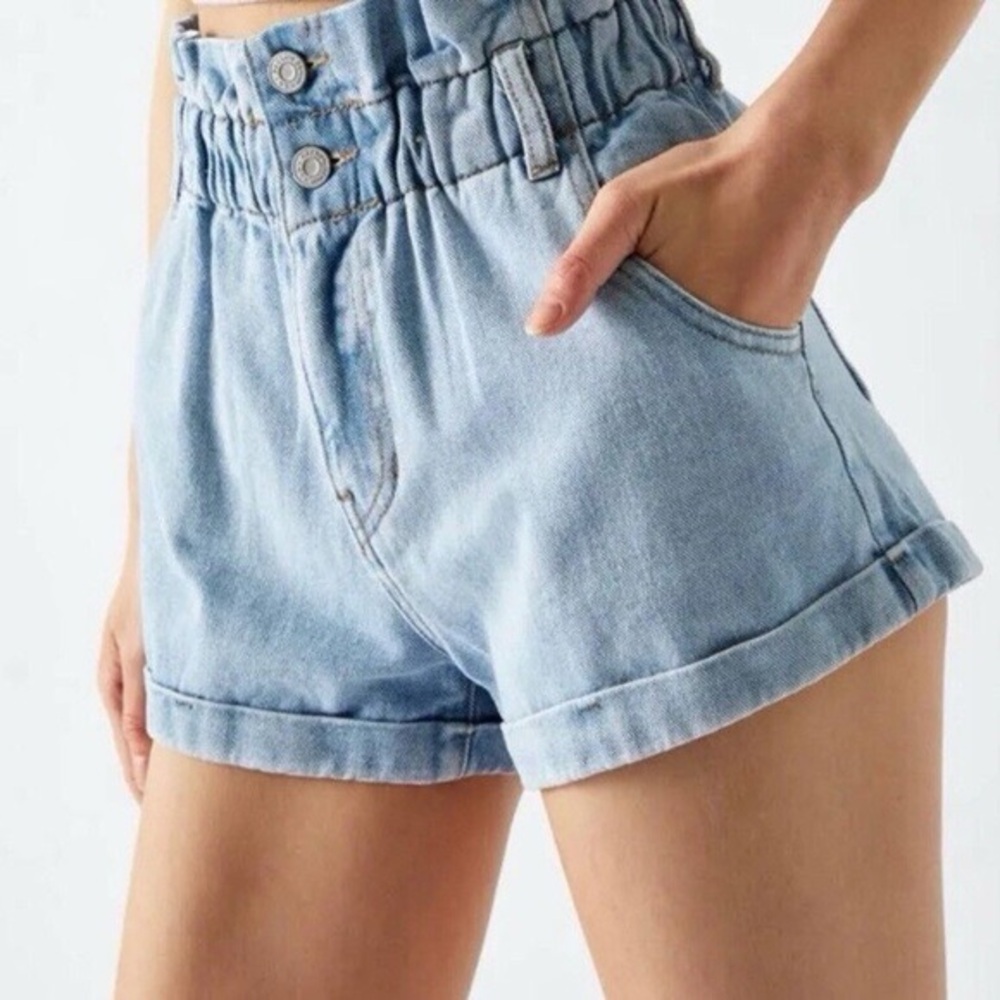 PacSun Women's Paperbag Waist Denim Mom Shorts (Light Wash)